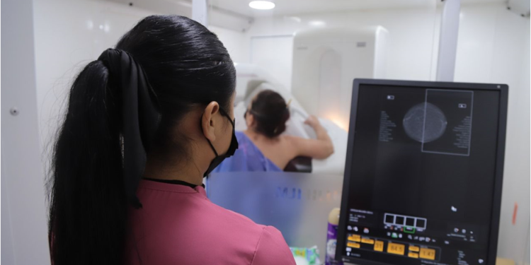 Octubre se vistió de rosa con más de 8 mil mastografías gratuitas realizadas: SSM