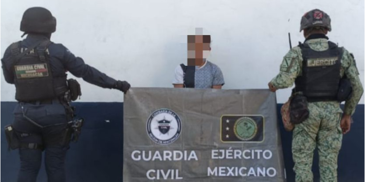 Asegurados dos hombres, un arma de fuego y droga en Apatzingán: SSP