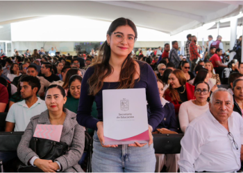 Tras años de espera, más de mil docentes regularizan su documentación: SEE