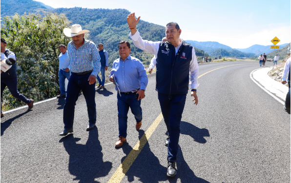 Progreso y justicia social para todos, avanza Carretera Interserrana