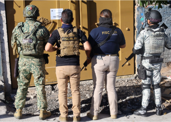 Fiscalía General ejecuta cateo en Morelia; aseguradas 450 dosis de metanfetamina y cartuchos útiles