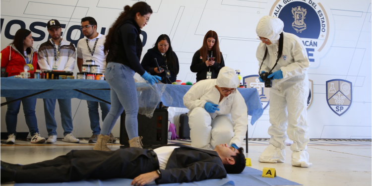 Recibe FGE a estudiantes de la Universidad Latina de América y fortalece la vinculación académica