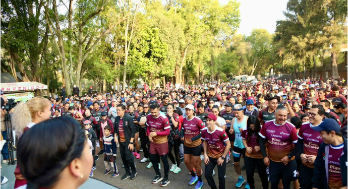 Zoológico de Morelia recibe a Rommel Pacheco y a cientos de deportistas en la Carrera Plan Michoacán