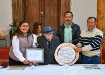 Julio Arreola rinde homenaje al periodismo pátzcuarense y michoacano