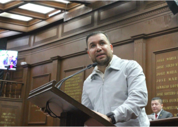 Plantea Reyes Galindo reforma para restringir circulación de camiones que transportan material peligroso