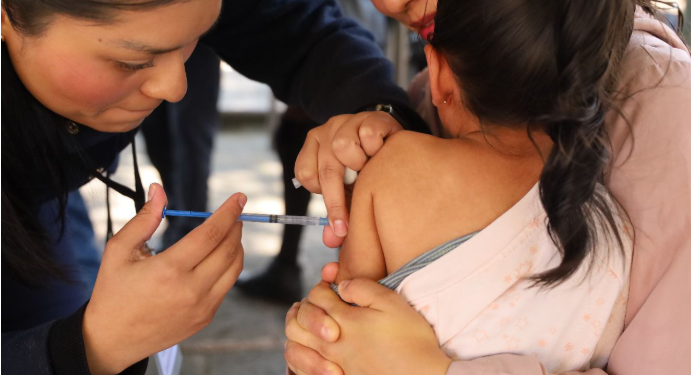 Vacunación, importante para frenar complicaciones graves de infecciones respiratorias: SSM