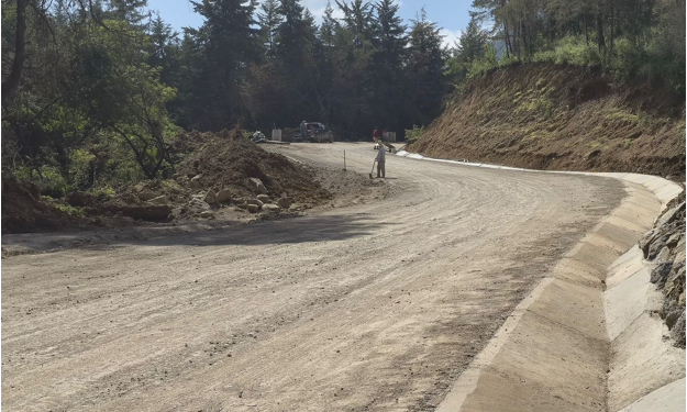 Al 80 % segunda etapa del camino Aguililla-Dos Aguas