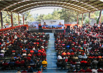 Julio Arreola impulsa la ciberseguridad en jóvenes de Pátzcuaro