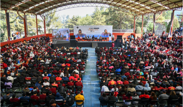 Julio Arreola impulsa la ciberseguridad en jóvenes de Pátzcuaro