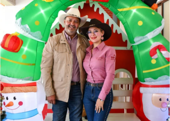 Julio Arreola y Andrea Rodríguez presentan la Caravana Navideña 2025 en Pátzcuaro
