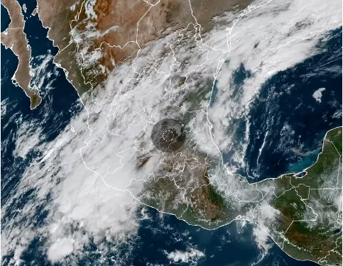 Finalizamos el día con esta imagen de satélite, donde se observa el ingreso de nubosidad desde el occidente hasta el noreste de #México.