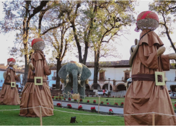 ¡Pátzcuaro se ilumina hoy con su nacimiento monumental y árbol navideño!: Sectur