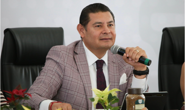 LOS GRUPOS DELICTIVOS MÁS PELIGROSOS SON LOS DELINCUENTES DISFRAZADOS DE POLÍTICOS: ARMENTA