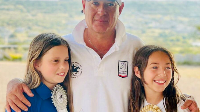 Isabella Nájera y Renata Rangel en lo más alto del tiro con arco a caballo