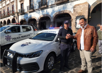 Julio Arreola exhorta a la Policía Municipal de Pátzcuaro a trabajar con honestidad y respeto