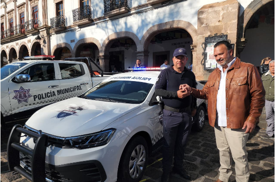 Julio Arreola exhorta a la Policía Municipal de Pátzcuaro a trabajar con honestidad y respeto