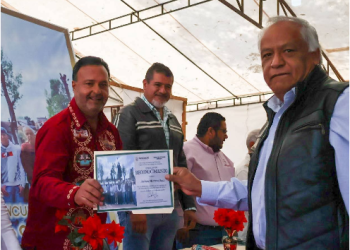 Julio Arreola impulsa y reconoce la laca perfilada en oro, orgullo único de Pátzcuaro