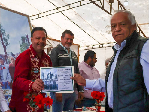 Julio Arreola impulsa y reconoce la laca perfilada en oro, orgullo único de Pátzcuaro