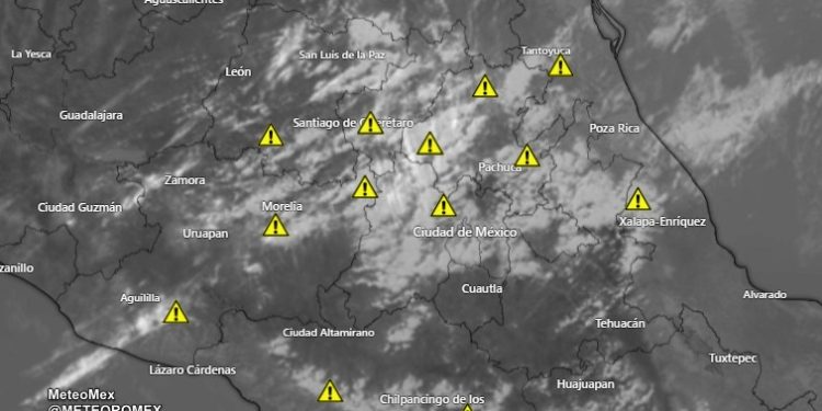 En el transcurso de esta tarde se pronostica el desarrollo de núcleos de tormenta en el país, por lo te recomendamos tomar precauciones.