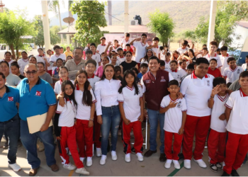 Avanza la campaña “Jalo a estudiar por la paz” en secundarias de Apatzingán