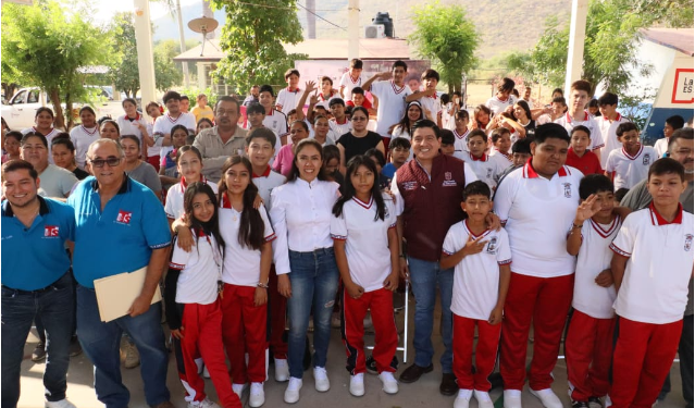 Avanza la campaña “Jalo a estudiar por la paz” en secundarias de Apatzingán