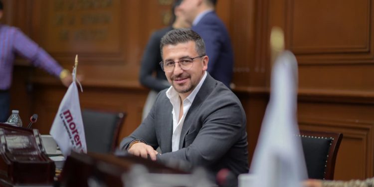 Es inaceptable e ilegal que el diputado Bautista Tafolla use recursos públicos para promocionarse en el Distrito XV de Pátzcuaro: diputado Toño Mendoza