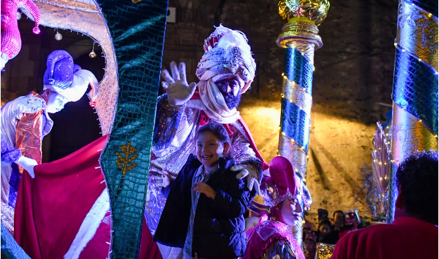 Cabalgata de Reyes Magos 2026 en Pátzcuaro: ¡todo un éxito! Miles de niñas y niños vivieron una noche mágica