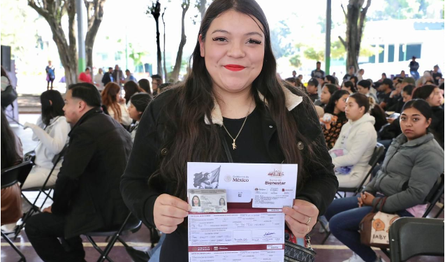 Secretaría del Trabajo entrega Tarjetas del Bienestar a jóvenes aprendices como parte del Plan Michoacán por la Paz y la Justicia