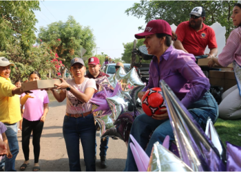 Encabeza Fanny Arreola Caravana de Reyes Magos a comunidades y colonias de Apatzingán