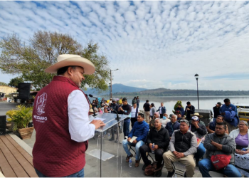Julio Arreola y Gobierno de México arrancan en Janitzio el programa Rutas Mágicas de Color