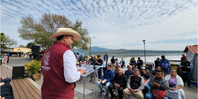 Julio Arreola y Gobierno de México arrancan en Janitzio el programa Rutas Mágicas de Color