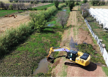 Se retirarán 240 mil metros cúbicos de azolve del lago de Pátzcuaro en 2026: Rogelio Zarazúa