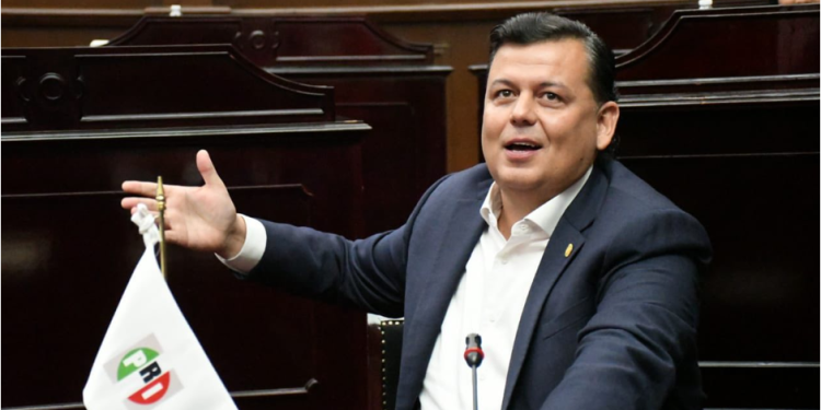 PODER PÚBLICO: Memo Valencia hundirá más al PRI.