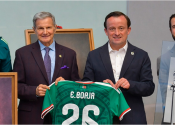 COMITÉ EJECUTIVO DE LA FMF RINDE HOMENAJE AL EXPRESIDENTE ENRIQUE BORJA