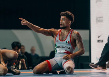 Gana Roman Bravo-Young medalla de plata en Torneo Internacional de Lucha Olímpica