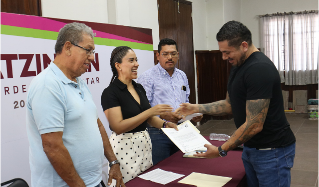 Gobierno de Apatzingán que encabeza Fanny Arreola avanza en las concesiones de agua a productores.