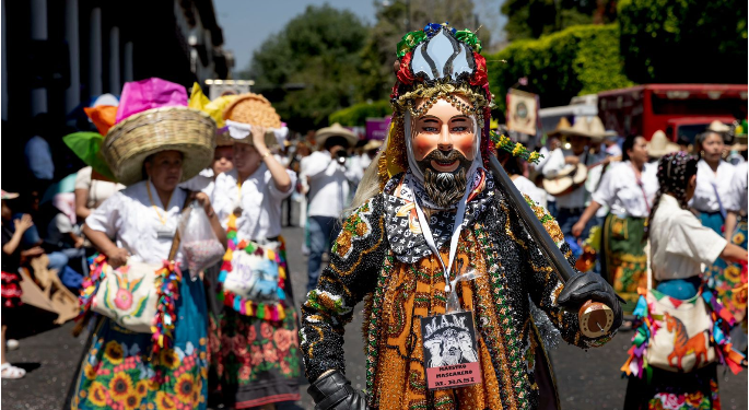 La indumentaria tradicional brillará en el Tianguis de Domingo de Ramos: Secum