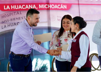Celebra Reyes Galindo avances en servicios de salud en La Huacana