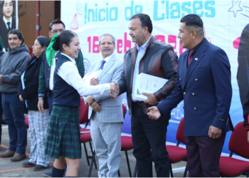 Julio Arreola reafirma apoyo total a la educación