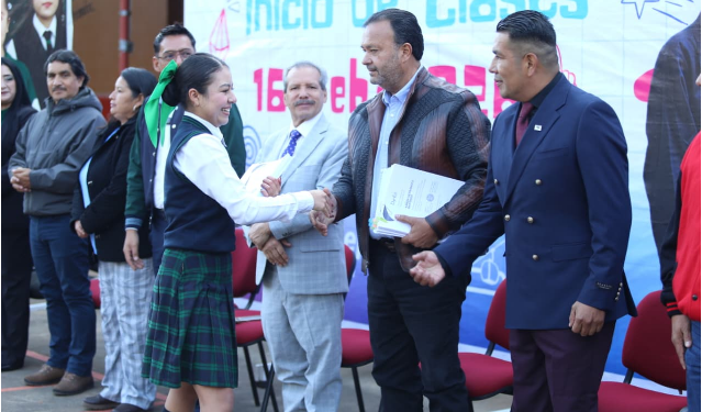 Julio Arreola reafirma apoyo total a la educación