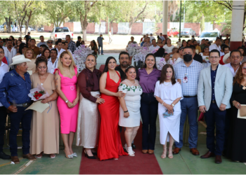 Apatzingán celebra el amor con bodas colectivas que reunieron parejas de la región.