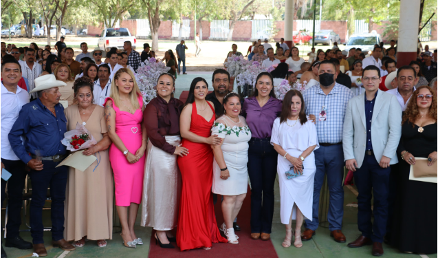 Apatzingán celebra el amor con bodas colectivas que reunieron parejas de la región.
