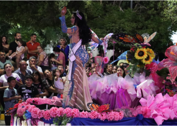 Carnaval Apatzingán 2026: más de 700 voces que pintaron de fiesta la ciudad.
