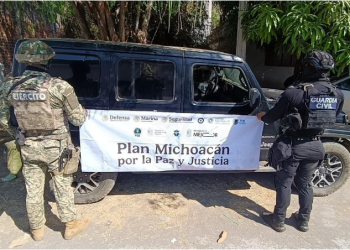 SSP y fuerzas federales detienen a hombre en posesión de armamento, en Apatzingán