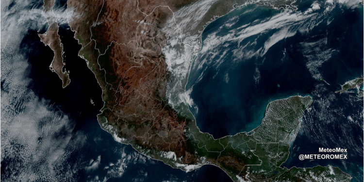 Esta tarde se han registrado lluvias, viento y ambiente frío debido al avance del aire ártico y el #FrenteFrío37 en México.