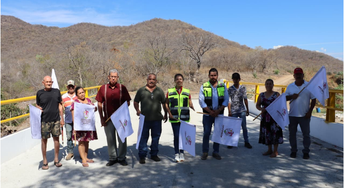 Fanny Arreola entregan Puente del Lindero, obra que fortalece la conectividad rural en Apatzingán