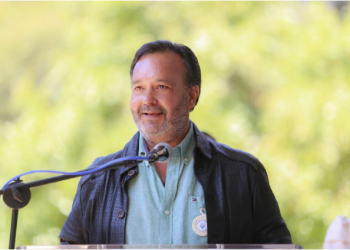 Reconocen a Julio Arreola en el 83 aniversario de la Escuela Secundaria Federal “Lázaro Cárdenas”