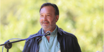 Reconocen a Julio Arreola en el 83 aniversario de la Escuela Secundaria Federal “Lázaro Cárdenas”