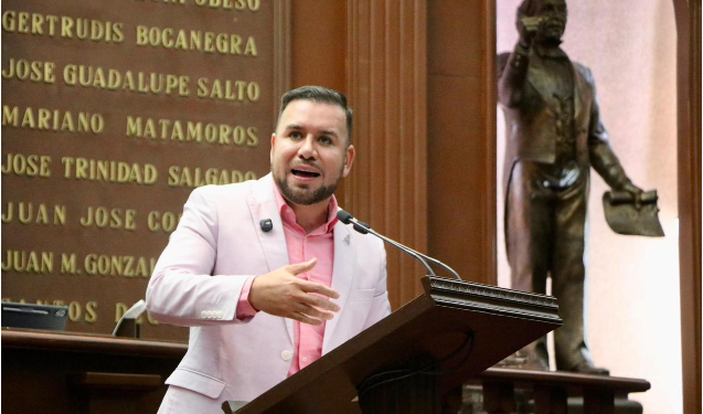 Plantea Reyes Galindo regular uso de celulares en escuelas primarias y secundarias de Michoacán