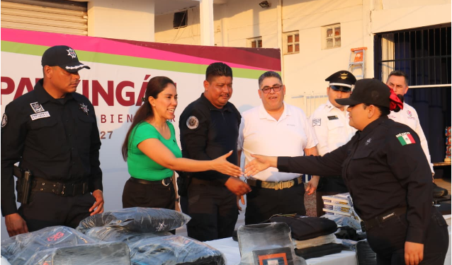 Más equipo y nuevas unidades para la Policía de Apatzingán: inversión para fortalecer la corporación.